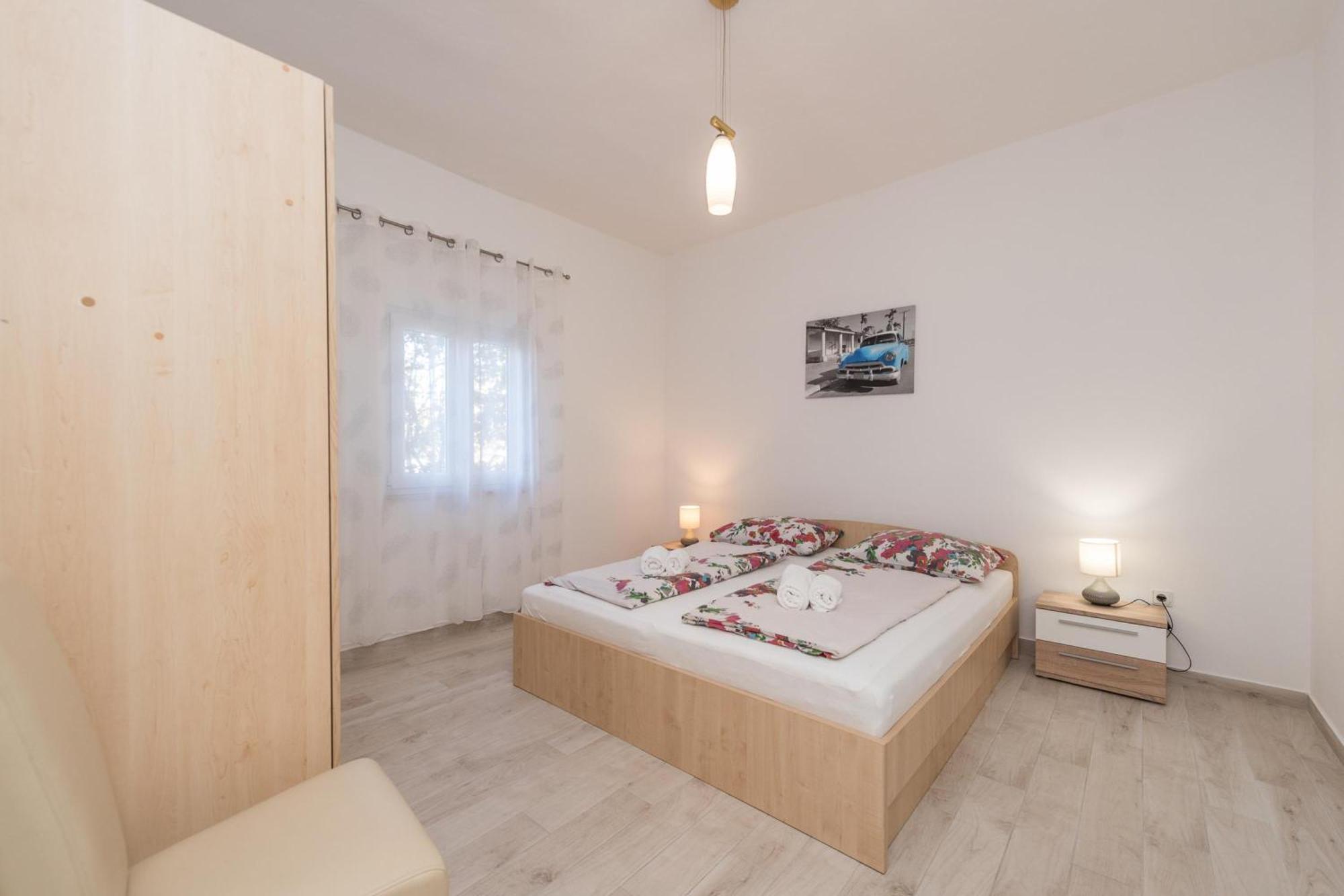 Family Friendly Pool House Ana - Happy Rentals 비빈제 외부 사진