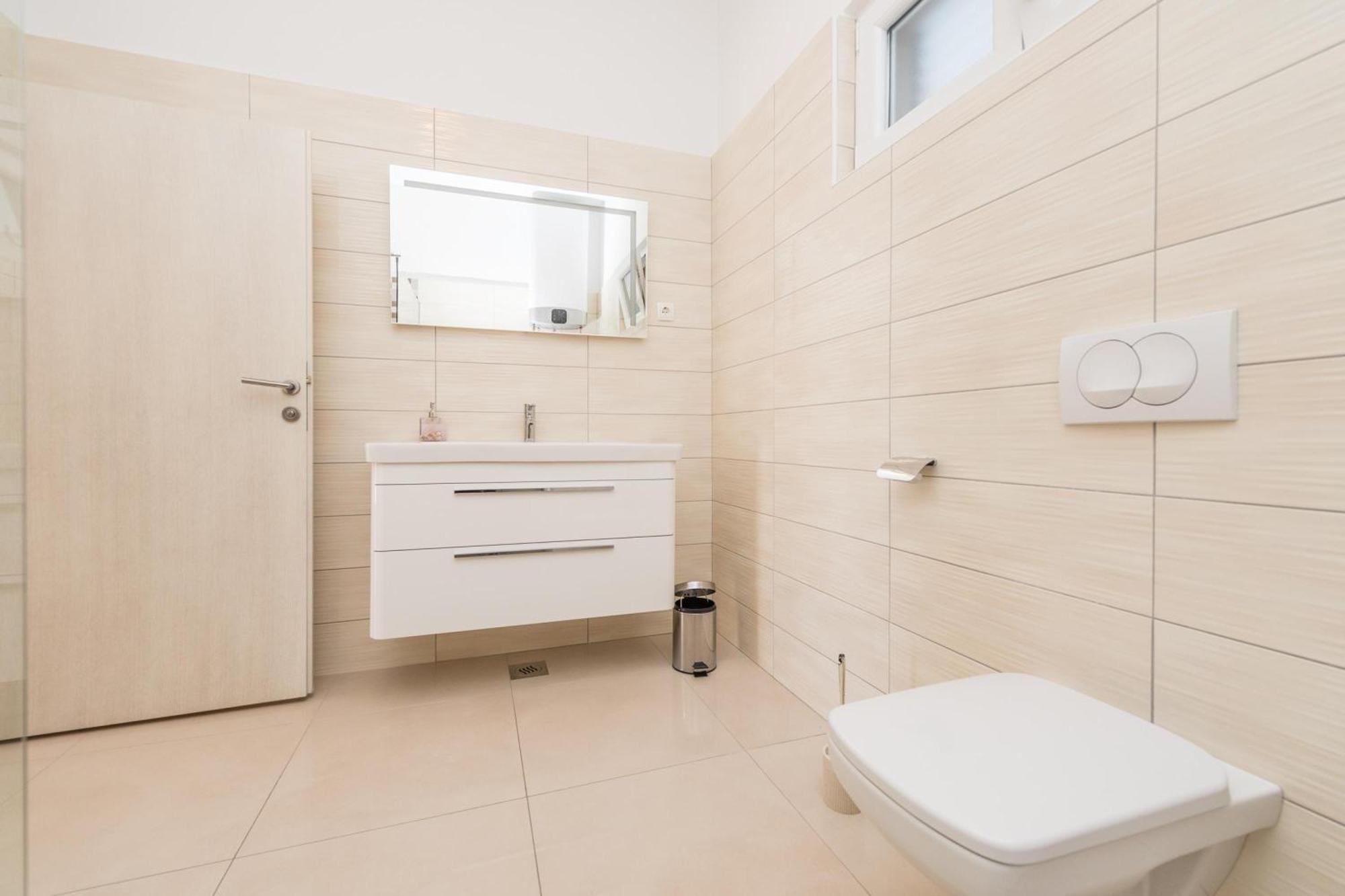 Family Friendly Pool House Ana - Happy Rentals 비빈제 외부 사진